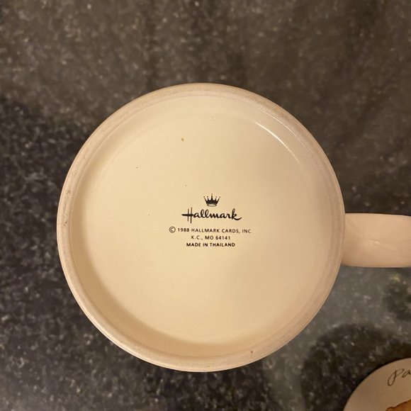 Vintage Hallmark Mama Bear and Papa Bear Mug Set - Picture 4 of 6